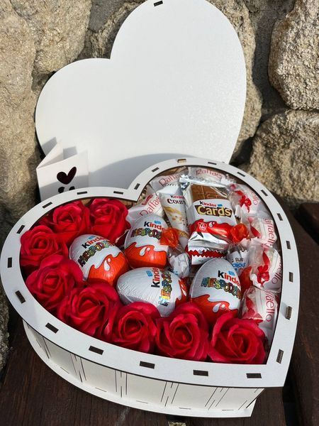 Подарунковий набір Серце для дівчини мами дружини подруги бокс з ласощами Розміри: 25/28/8.5 1004 фото