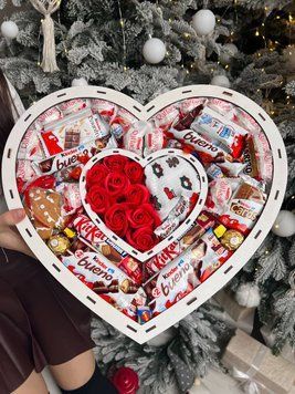Сладкий подарочный бокс в форме сердца для девушки с конфетами Размеры: 41/37/10 1141 фото