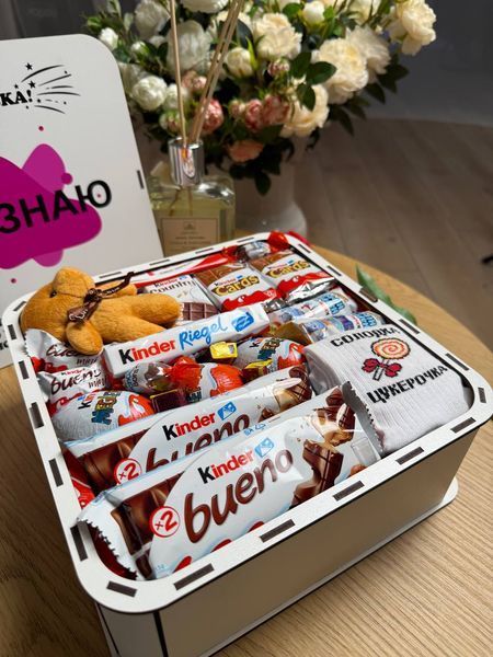 Подарунковий набір бокс з солодощами для дружини подруги мами колеги сестри дівчини Розміри: 25/25/8 1181 фото