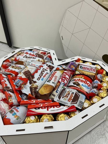 Подарунковий набір з цукерками у формі Серця для дівчини мами сестри Розміри: 41/37/10 1064 фото